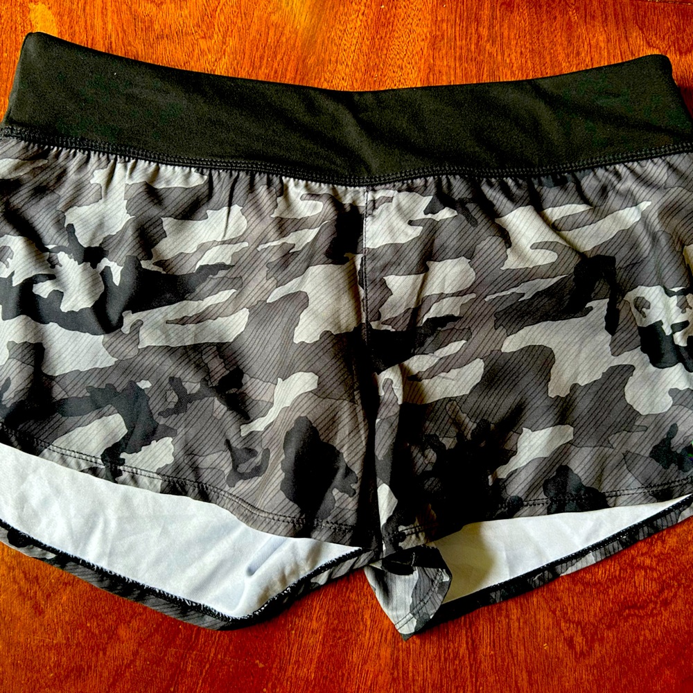 BNWT Women’s Nike athletic shorts size medium